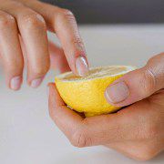 Лимон против грибка ногтей